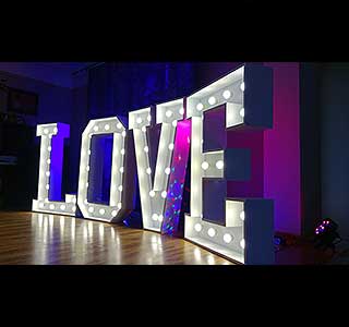 ekstra atrakcja - świecący, wielki, piękny napis LOVE na wesele / imprezę